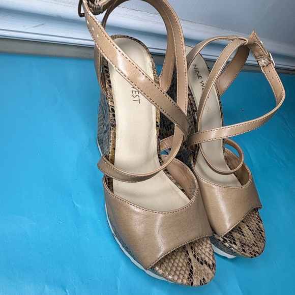 Nine West Tan Leather Snakeskin Wedge Sandals Size 7.5 - Picture 11 of 13